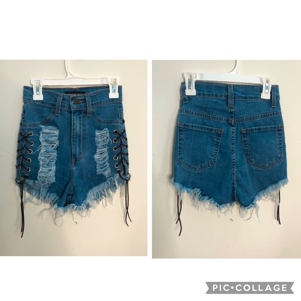 Highwaisted distressed lace up shorts